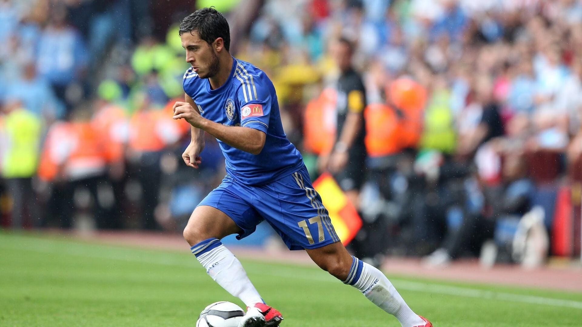 凯撒酋长与国内足球组织达成合作协议，凯撒踢足球